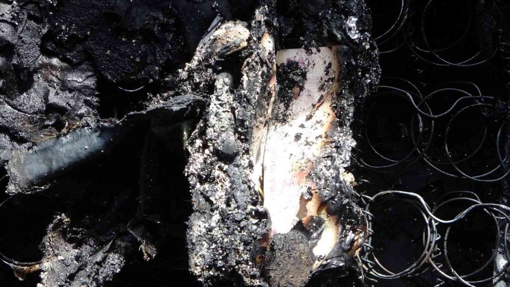 Canını zor kurtardı yangında yanan paralarına ağladı!