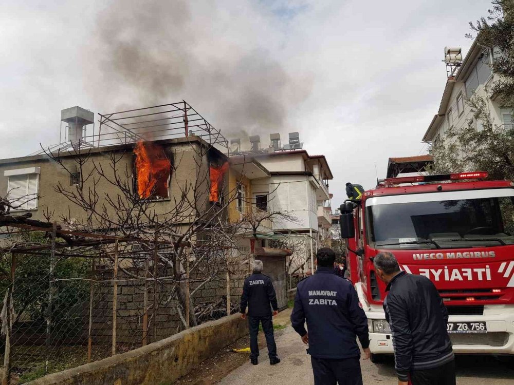 Canını zor kurtardı yangında yanan paralarına ağladı!
