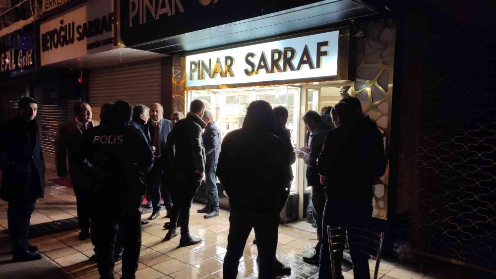 Bir bilezik için sarrafın boğazını kesti!