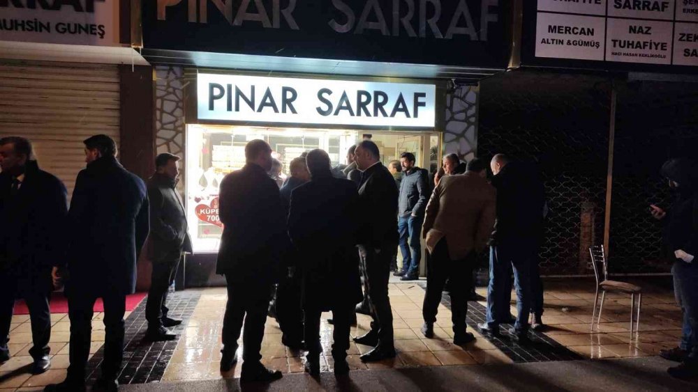 Bir bilezik için sarrafın boğazını kesti!