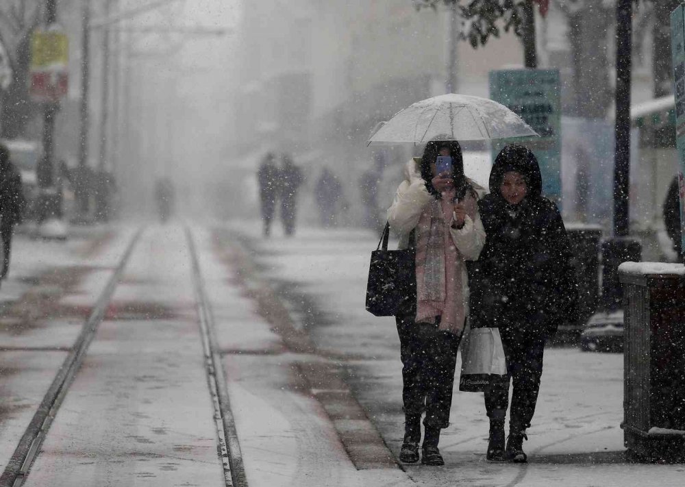 Meteoroloji'den uyarı geldi! Rüzgarın hızı 60 kilometreye çıkıyor! Bursa hava durumu tahminleri açıklandı