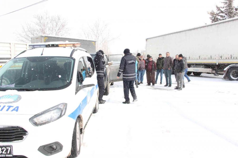Kar fırtınası durdu! Konya'nın ardından 24 saattir tırlara kapalı olan Karaman-Mersin yolu da açıldı