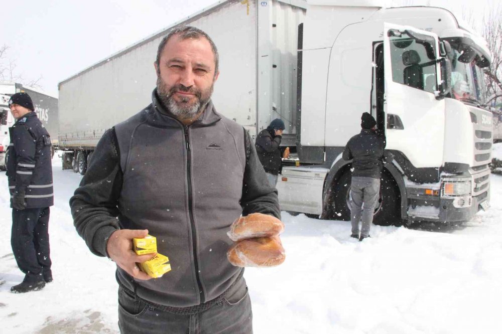 Kar fırtınası durdu! Konya'nın ardından 24 saattir tırlara kapalı olan Karaman-Mersin yolu da açıldı