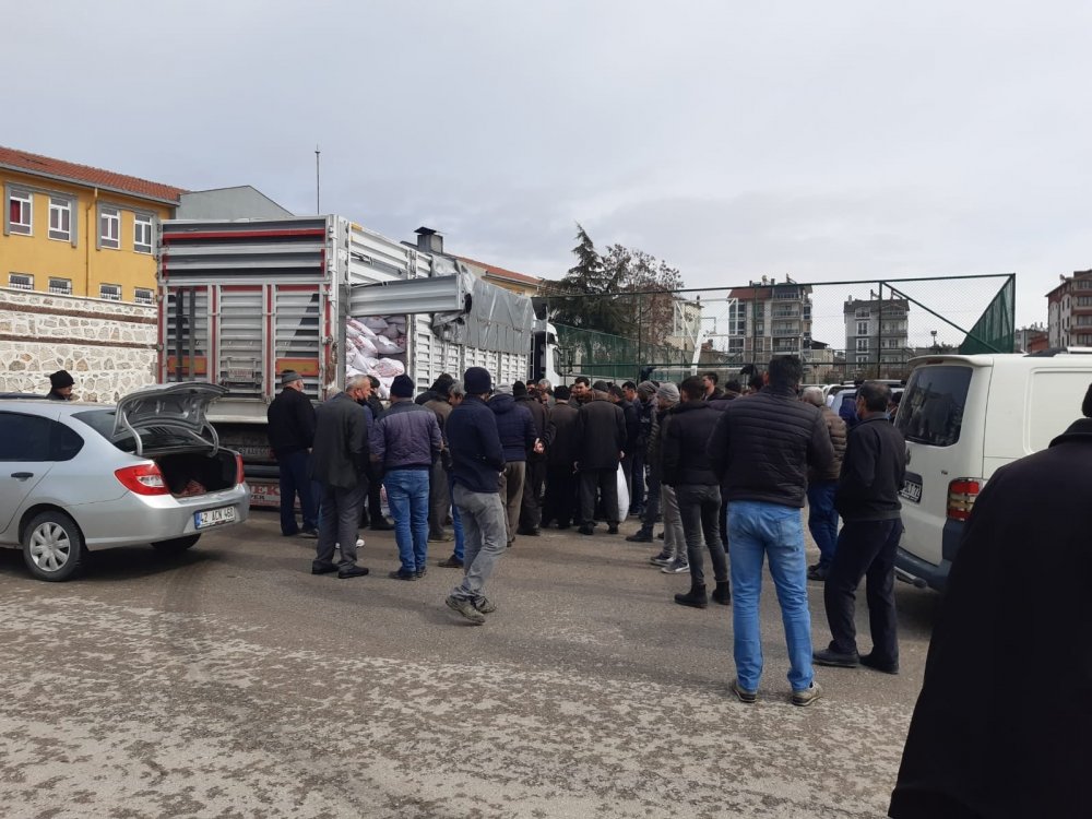 Konya’da tarım arazileri etkinleştiriliyor! Nohut üreticisine hibe destekli 38 ton sertifikalı tohum