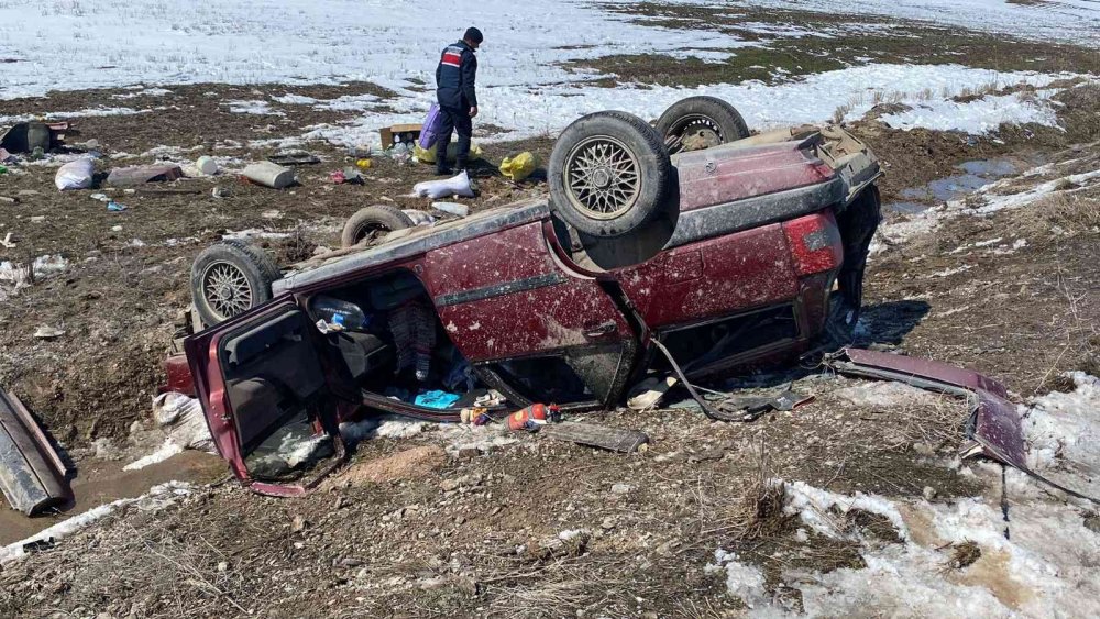 Afyon’da yoldan çıkan otomobil şarampole takla attı! 1 ölü, 1 yaralı