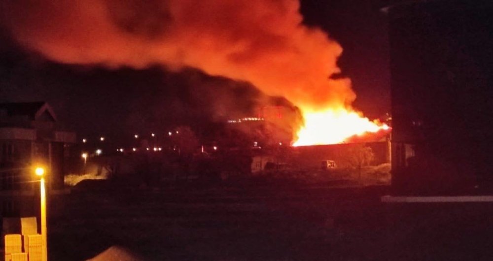 Eski cezaevi alev alev yandı