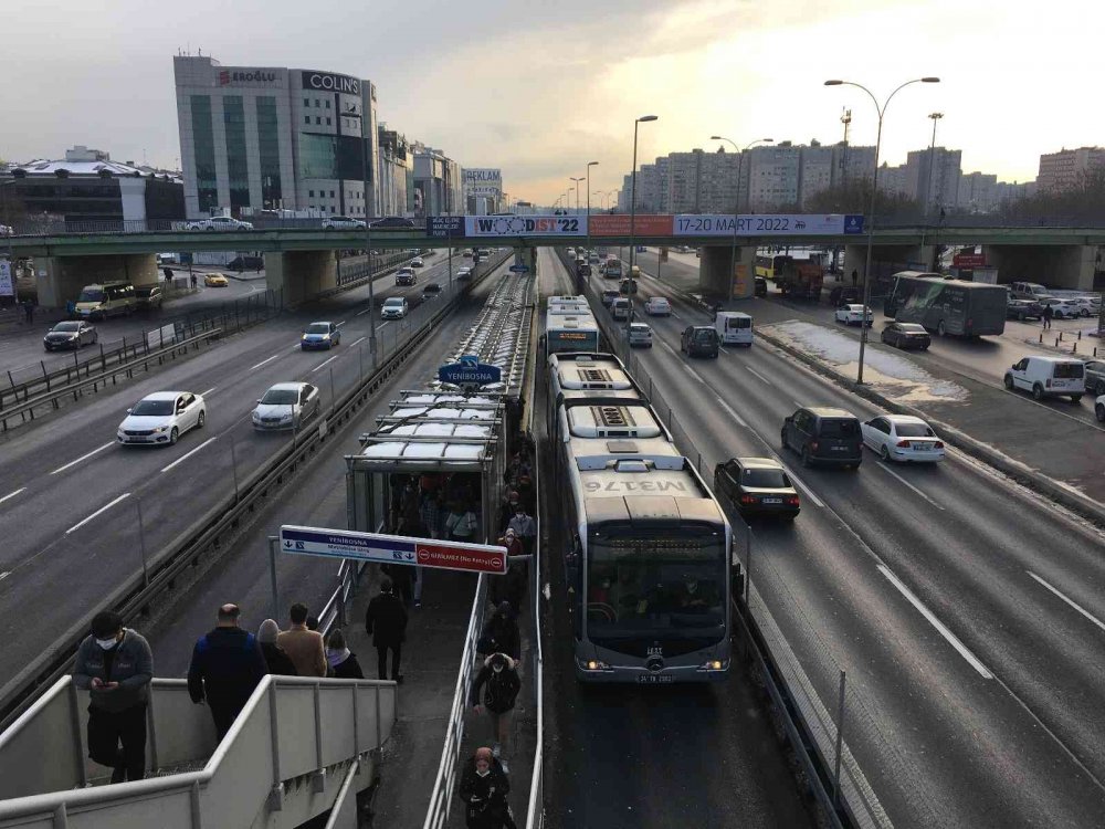 İstanbul haftaya yoğun trafikle başladı