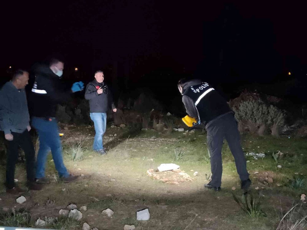 Antalya'da ekipleri alarma geçiren mezar! Dün akşam ormanın içindeki taşlarla çevrilmiş mezarın sırrı çözüldü