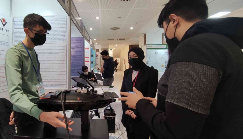 Bursa'da liseli öğrenciler yaptıkları cihazla tarihi bir adım atmış oldular