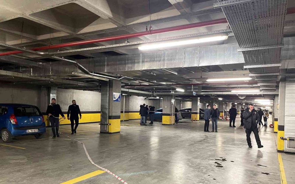 AVM otoparkında dehşet! Eşini vurup kendisini öldürdü