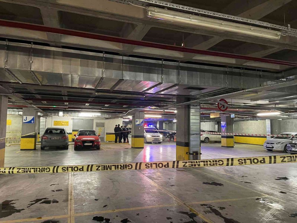 AVM otoparkında dehşet! Eşini vurup kendisini öldürdü