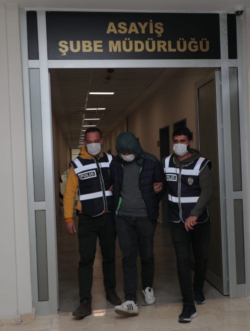 Antalya'da 19 yıl hapis cezasıyla aranan suç makinesi yakalandı