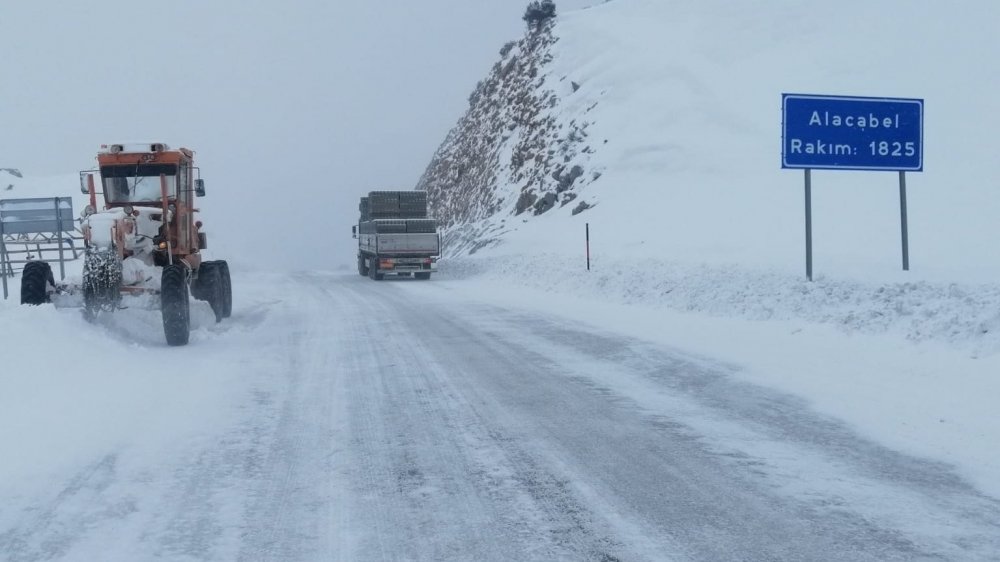 Kar nedeniyle kapanan Konya-Antalya yolunda son durum