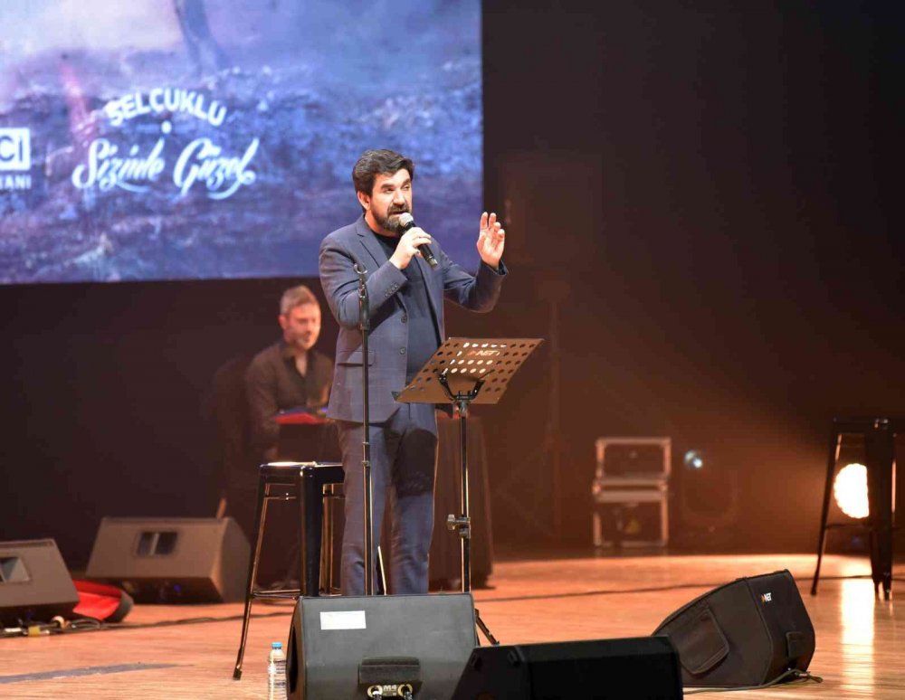 Konya'da 'Bir Destandır Çanakkale' programı Serdar Tuncer şiir dinletisiyle sona erdi