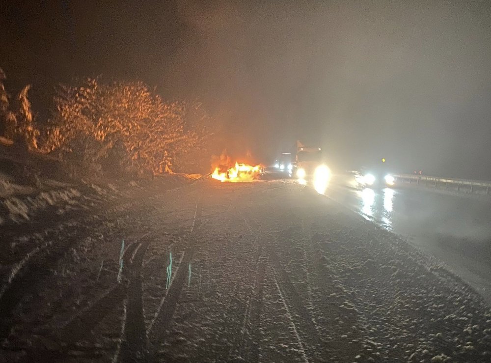 TEM'de otomobil alev topuna döndü