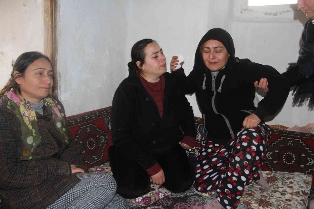 Ölü bulunan 17 yaşındaki Nuray, memleketi Konya'da toprağa verildi! İlçe göz yaşına boğuldu