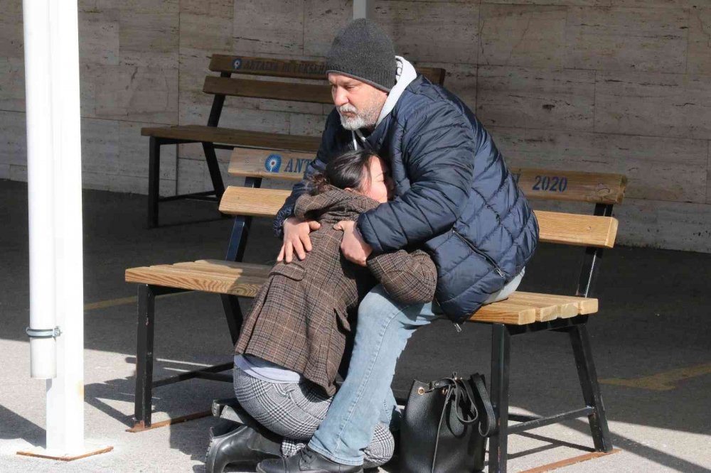 Otel odasında ölü bulunan 17 yaşındaki Nuray Konya'da toprağa verilecek