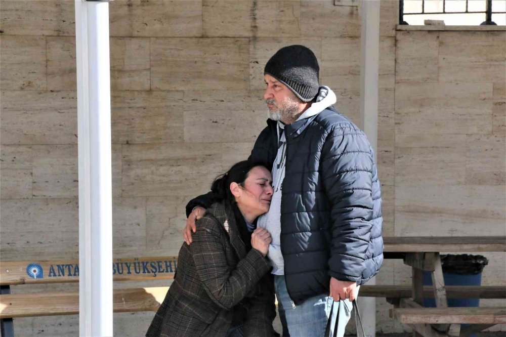 Otel odasında ölü bulunan 17 yaşındaki Nuray Konya'da toprağa verilecek