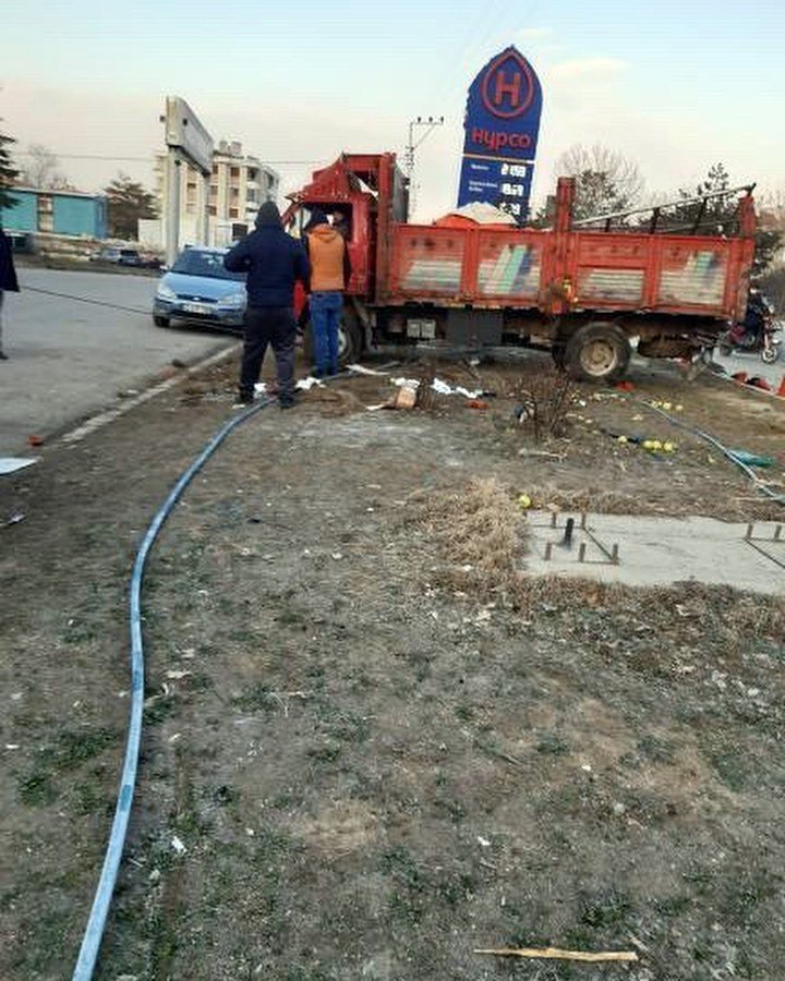 Konya’da ölümlü kaza! Tır park halindeki kamyon ve minibüse çarptı