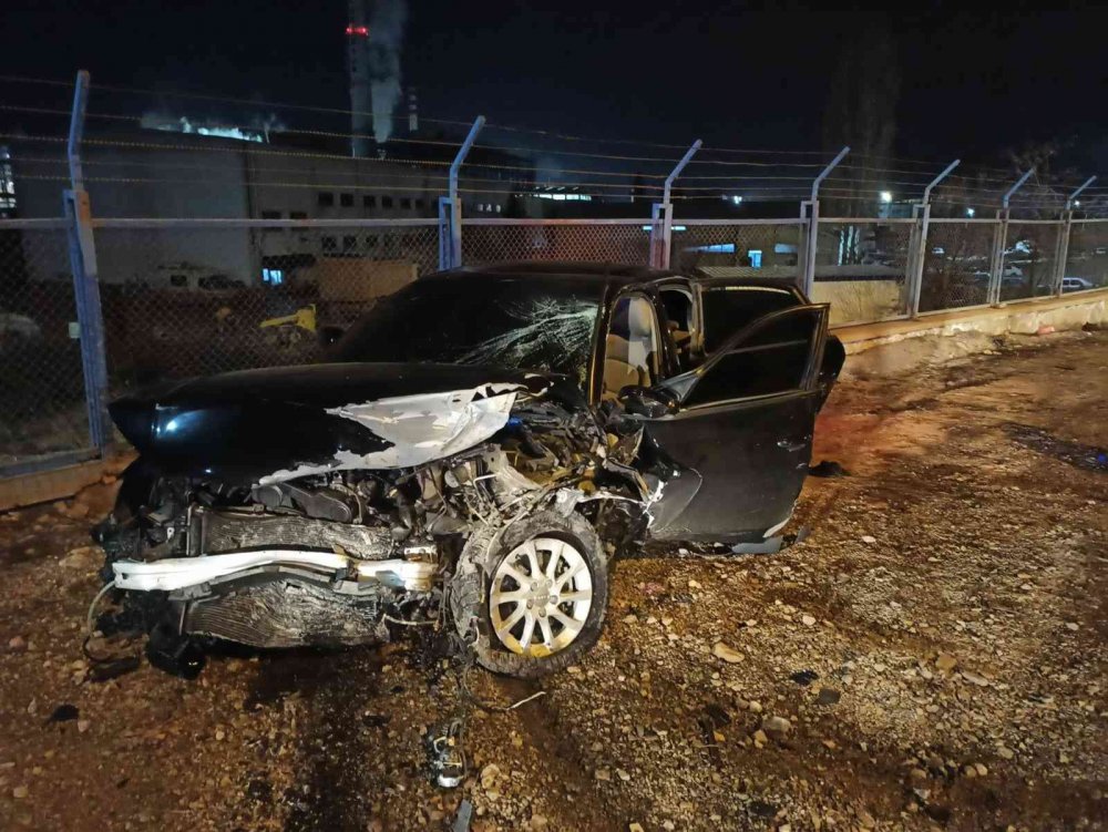 Konya'da trafik kazası! Aracın motoru fırladı