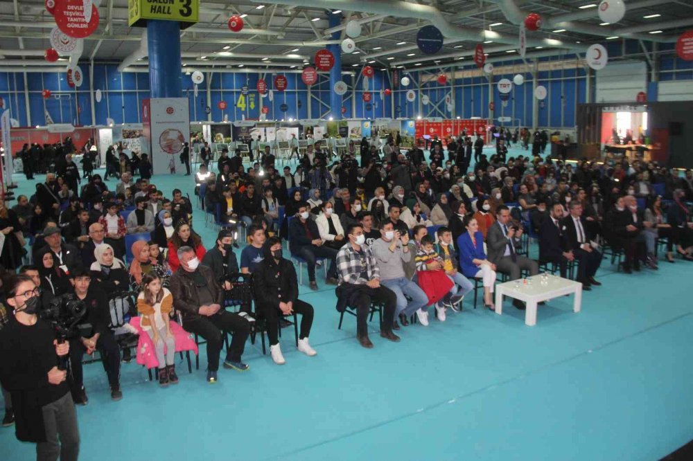 Türk Yıldızları pilotları Konya'da gençlerle tecrübelerini paylaştı