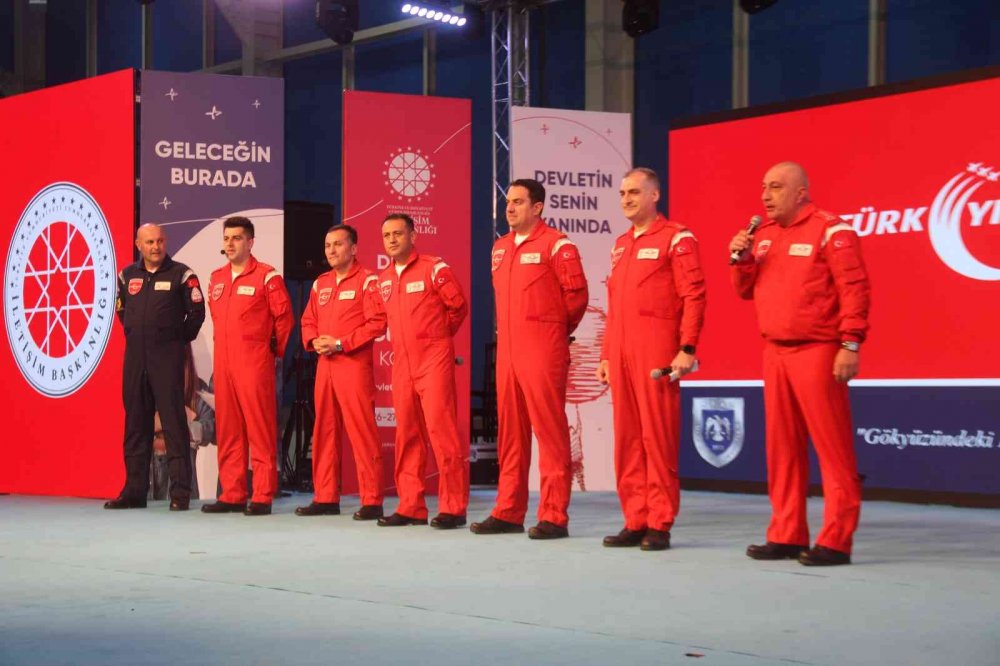 Türk Yıldızları pilotları Konya'da gençlerle tecrübelerini paylaştı