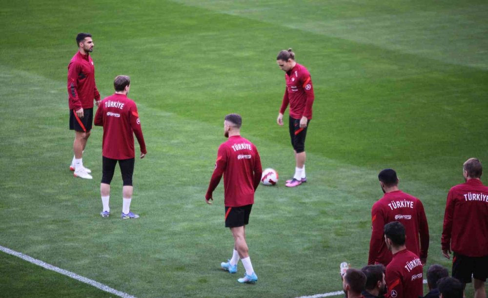 A Milli Takım yarın Konya'da oynayacağı İtalya maçı hazırlıklarını tamamladı
