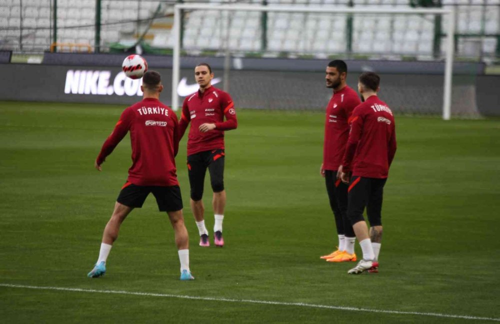 A Milli Takım yarın Konya'da oynayacağı İtalya maçı hazırlıklarını tamamladı