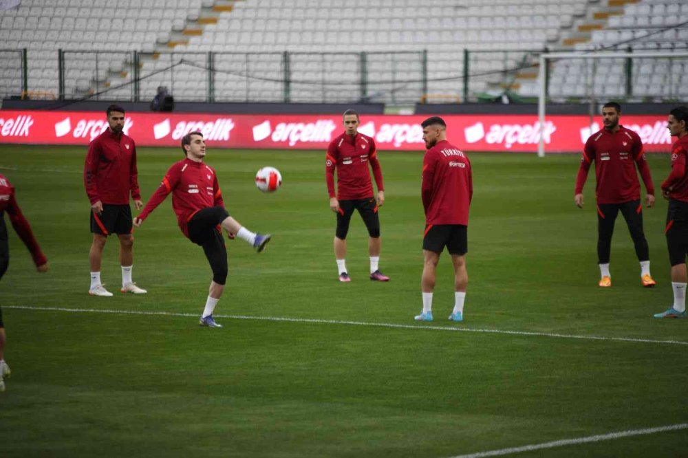A Milli Takım yarın Konya'da oynayacağı İtalya maçı hazırlıklarını tamamladı