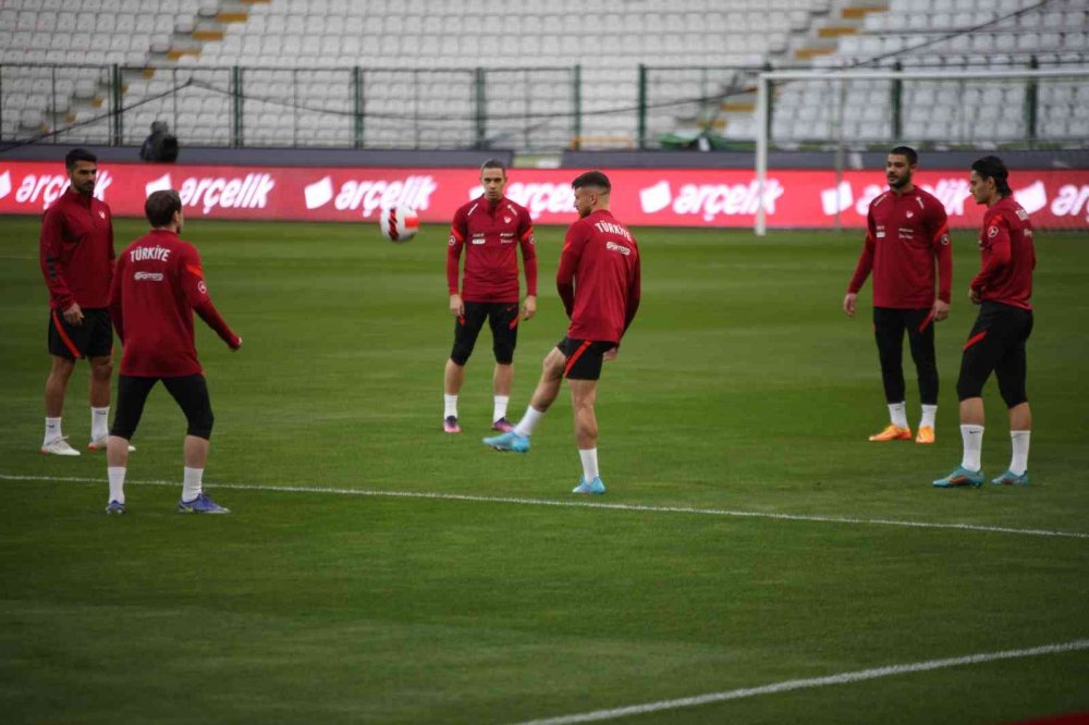A Milli Takım yarın Konya'da oynayacağı İtalya maçı hazırlıklarını tamamladı