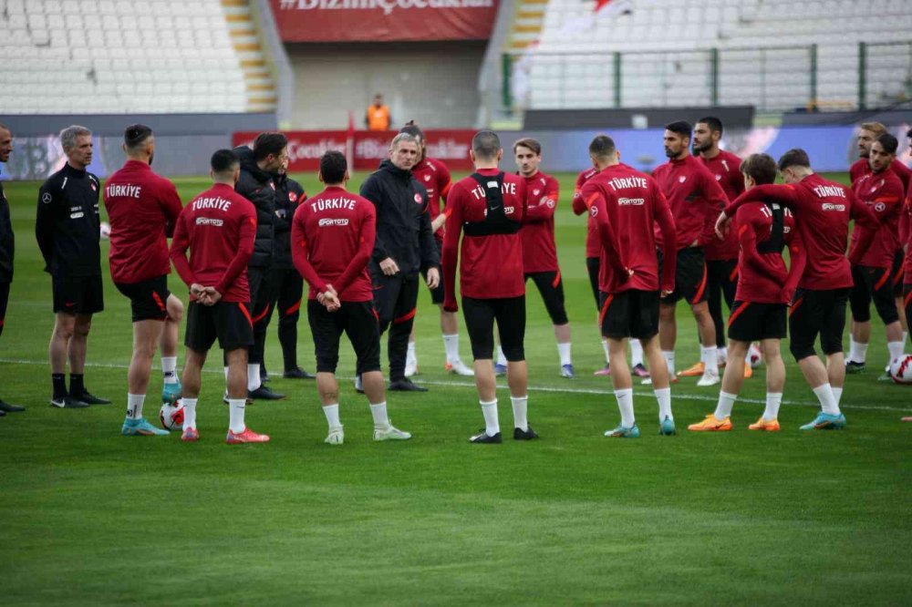 A Milli Takım yarın Konya'da oynayacağı İtalya maçı hazırlıklarını tamamladı