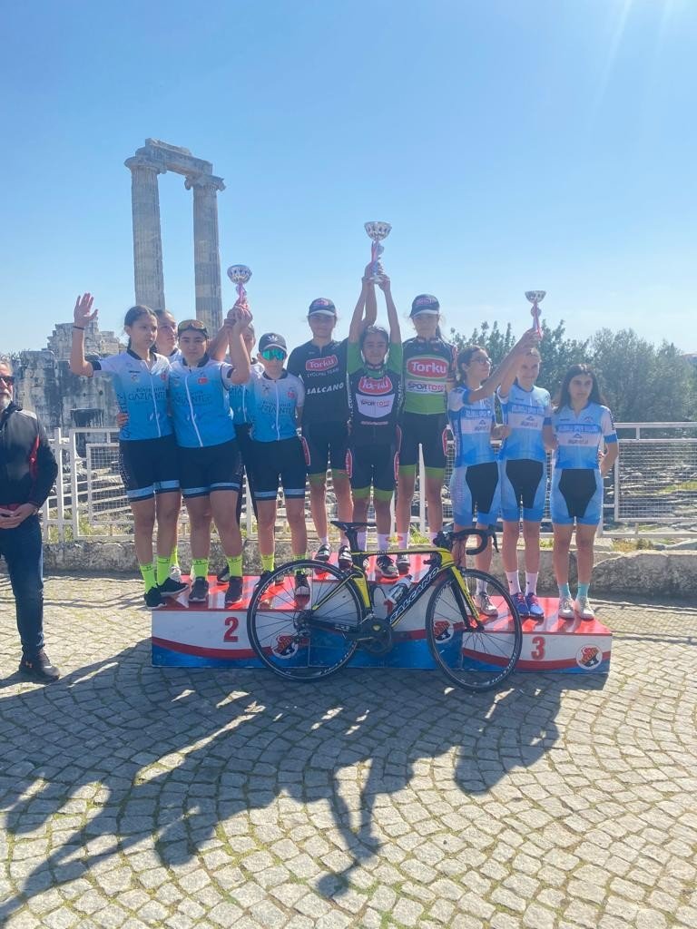 Torku Bisiklet Takımı madalyaları bir bir topladı