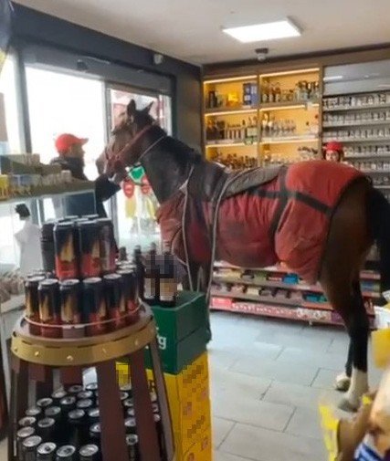 Bu da atlı hırsızlık! Antalya'da kameralar öyle görüntüler çekti ki! 200 bin liralık hırsızlık