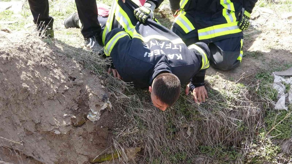 Kuyudan gelen sesleri duyuyorum, siz duymuyor musunuz? deyip ortalığı karıştırdı