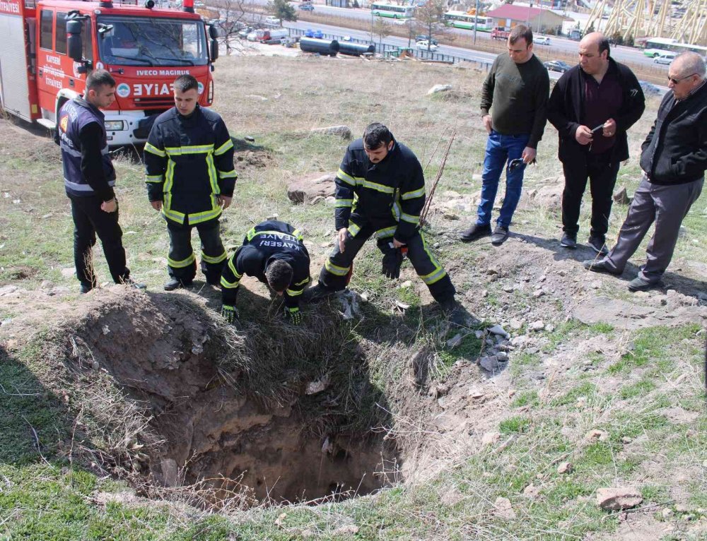 Kuyudan gelen sesleri duyuyorum, siz duymuyor musunuz? deyip ortalığı karıştırdı