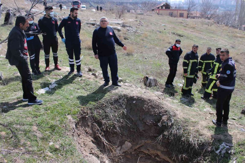 Kuyudan gelen sesleri duyuyorum, siz duymuyor musunuz? deyip ortalığı karıştırdı