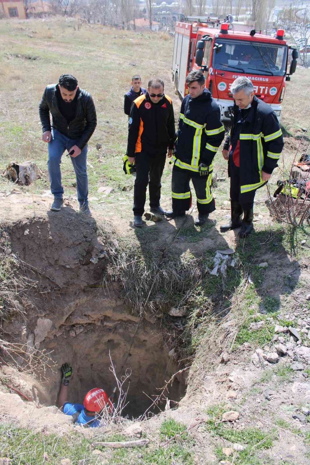 Kuyudan gelen sesleri duyuyorum, siz duymuyor musunuz? deyip ortalığı karıştırdı