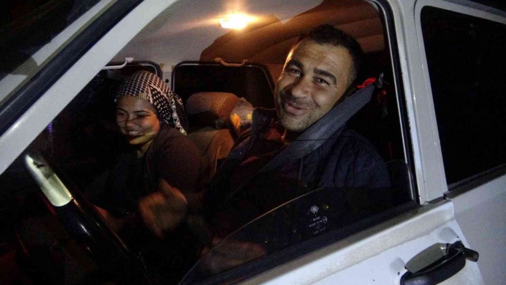 Adana'da canlı sinema! Polis uygulama yaptı onlar çekirdek yeyip film gibi izledi