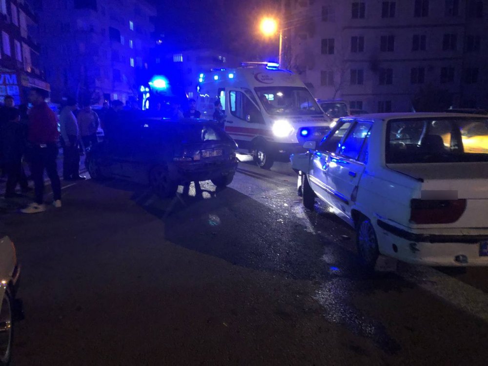 Gaziantep'te çocuk sürücü dehşeti! Araç arızasıyla uğraşanların arasına daldı: 4 yaralı