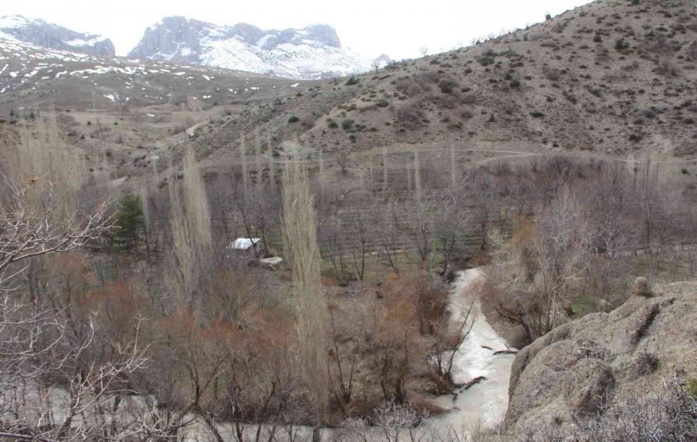 Konya'da beyaz bereket! Eriyen kar su seviyelerini yükseltti