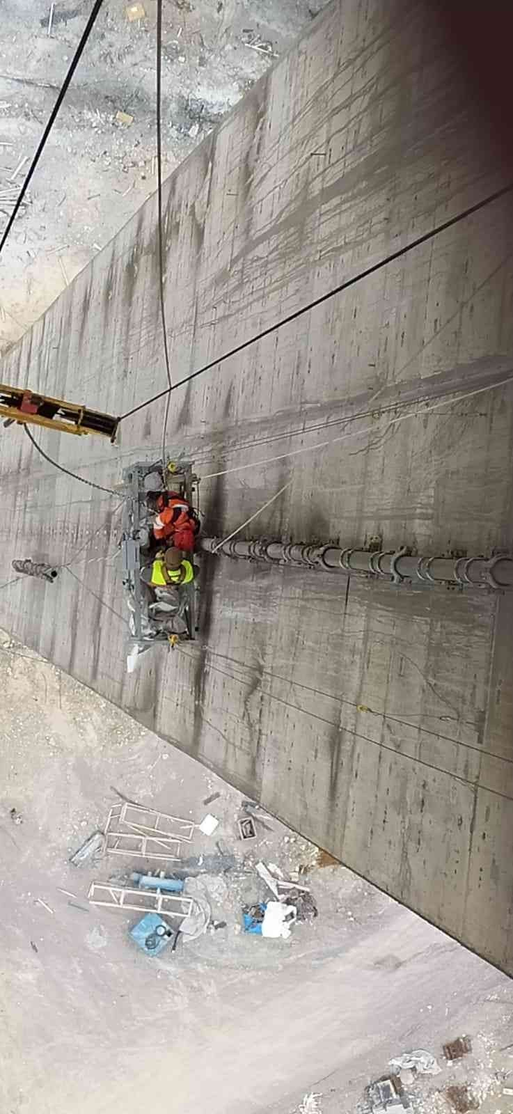 Konya'da nefes kesen anlar! 120 metrede 7 saat asılı kalan işçiler böyle kurtarıldı