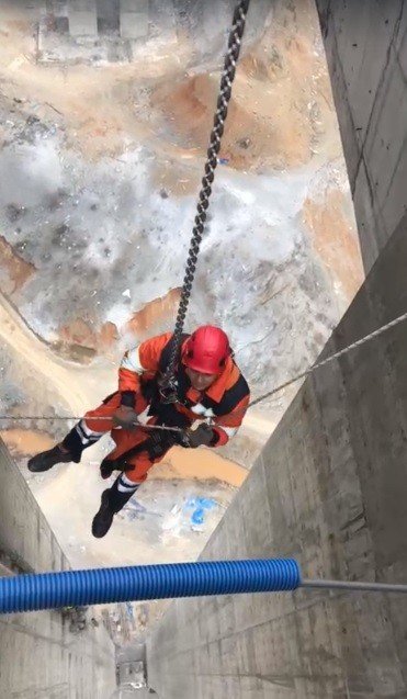 Konya'da nefes kesen anlar! 120 metrede 7 saat asılı kalan işçiler böyle kurtarıldı