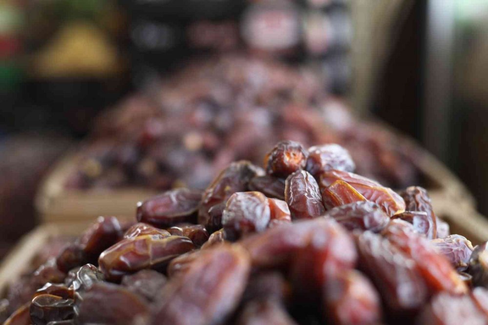 Konya'da iftarların vazgeçilmezi Medine hurmasının fiyatı 59.90'dan başlıyor!