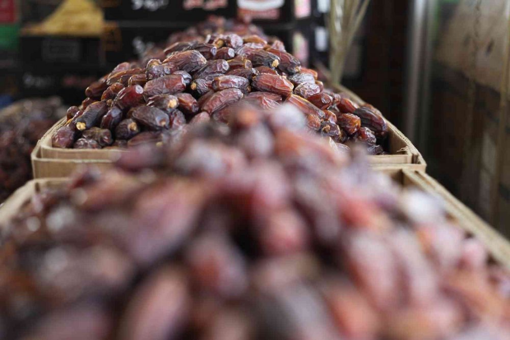 Konya'da iftarların vazgeçilmezi Medine hurmasının fiyatı 59.90'dan başlıyor!