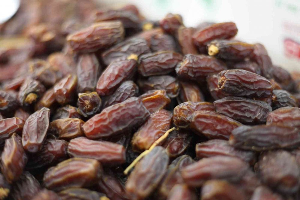Konya'da iftarların vazgeçilmezi Medine hurmasının fiyatı 59.90'dan başlıyor!