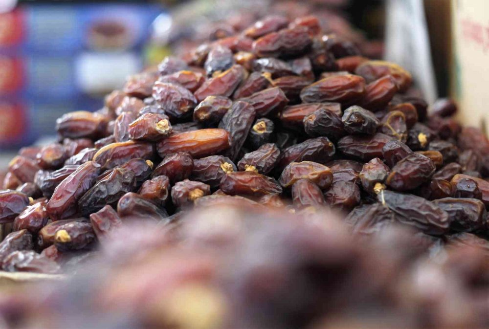 Konya'da iftarların vazgeçilmezi Medine hurmasının fiyatı 59.90'dan başlıyor!