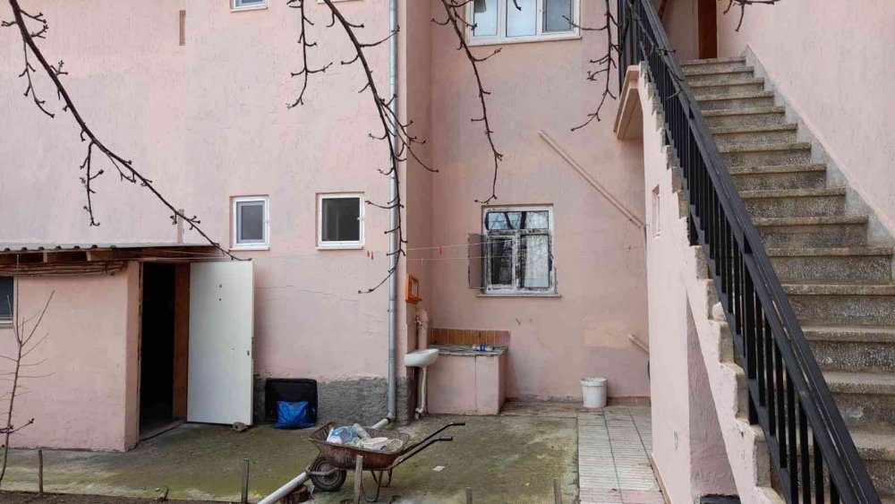 Konya'da evdeki çelik kasayı boşaltan hırsızlar yakalandı! Altın ve paraları kuyumcularda...