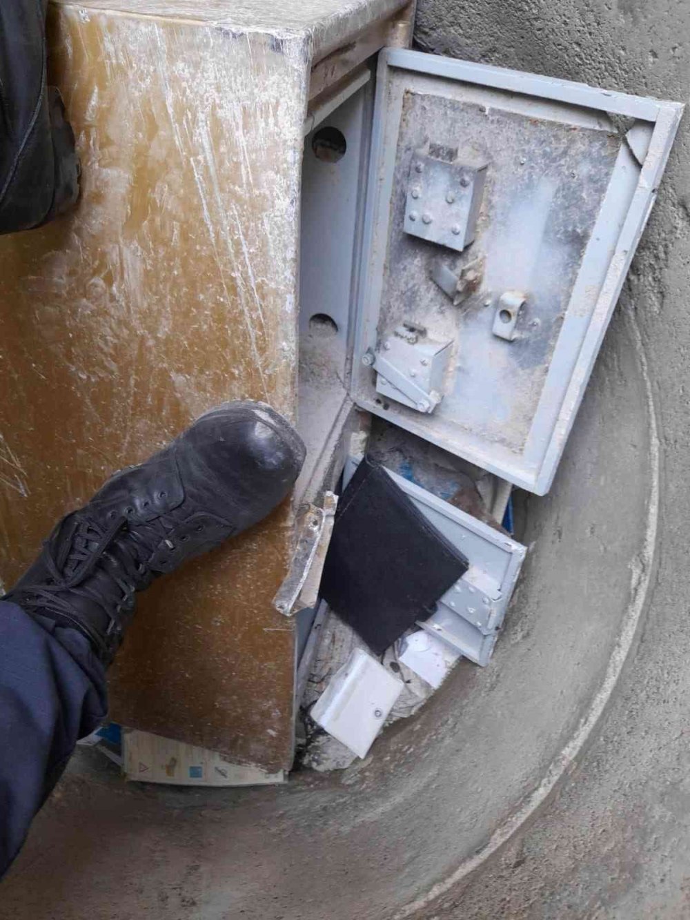 Konya'da evdeki çelik kasayı boşaltan hırsızlar yakalandı! Altın ve paraları kuyumcularda...