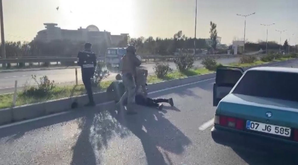 Manavgat'ta babasının teslim olmasını sağladığı Deniz Çelik, tekrar yakalanacağını anlayınca intihar etti