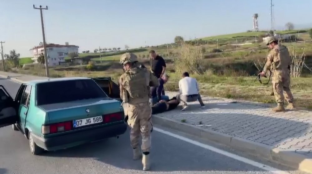 Manavgat'ta babasının teslim olmasını sağladığı Deniz Çelik, tekrar yakalanacağını anlayınca intihar etti